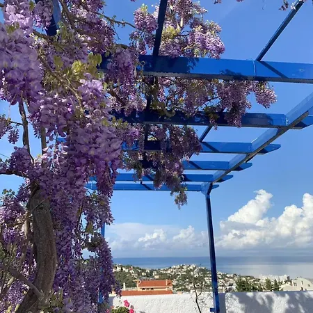 Santorini Style Holiday home Saronida